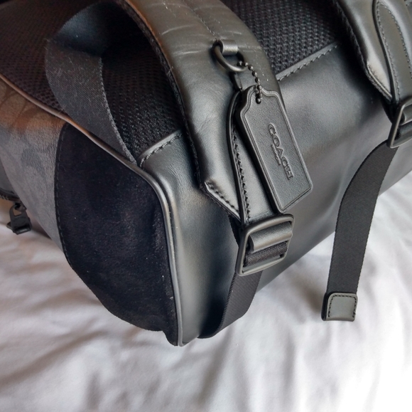 COACH authentic leather knapsack - Picture 8 of 8